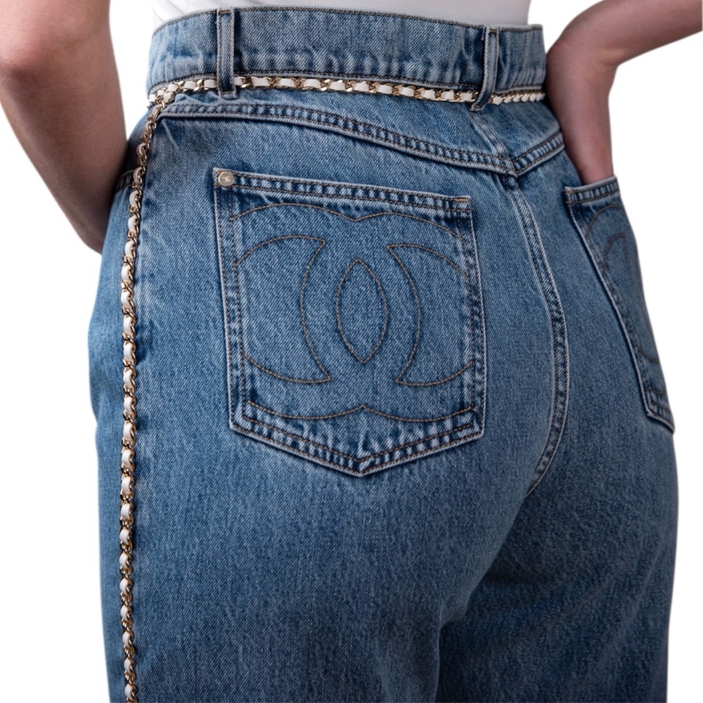 CHANEL 23N COCO NEIGE BLUE STRAIGHT JEANS WITH WHITE LEATHER CHAIN TRIMS SIZE 36 - Picture 4 of 16